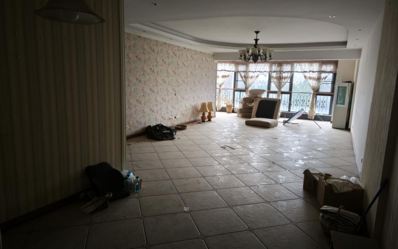 （降價）楓林小區(qū)1號樓1單元18層1號轉(zhuǎn)讓（持有方：貴州省機關(guān)事務(wù)管理局國有資產(chǎn)管理服務(wù)中心）