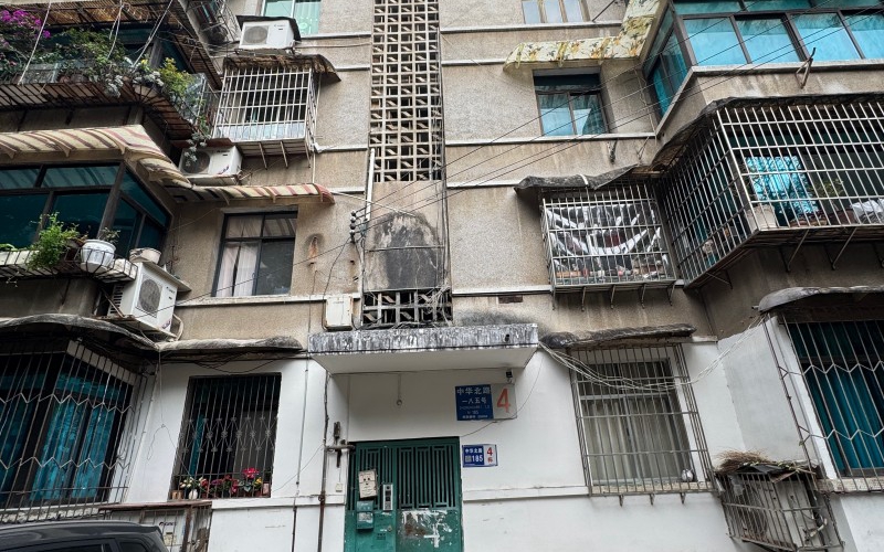 貴州省機(jī)關(guān)事務(wù)管理局國有資產(chǎn)管理服務(wù)中心貴陽市云巖區(qū)中華北路325號(hào)4棟5層附9號(hào)房屋招租